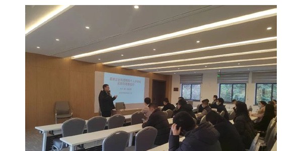 以信心凝聚力量，以實(shí)干譜寫華章——在新經(jīng)濟(jì)下，發(fā)現(xiàn)新商機(jī)，實(shí)現(xiàn)新發(fā)展