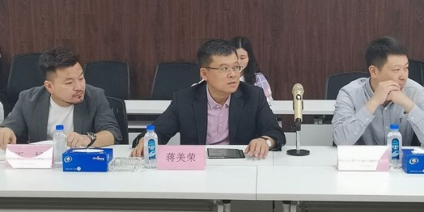 中國(guó)鄉(xiāng)建院何軍蒞臨貴陽市建筑設(shè)計(jì)院作《淺談鄉(xiāng)村振興》主題演講，開展交流活動(dòng)